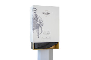 Elegant drawer box for apparel with a belt inside, displaying high-quality packaging.